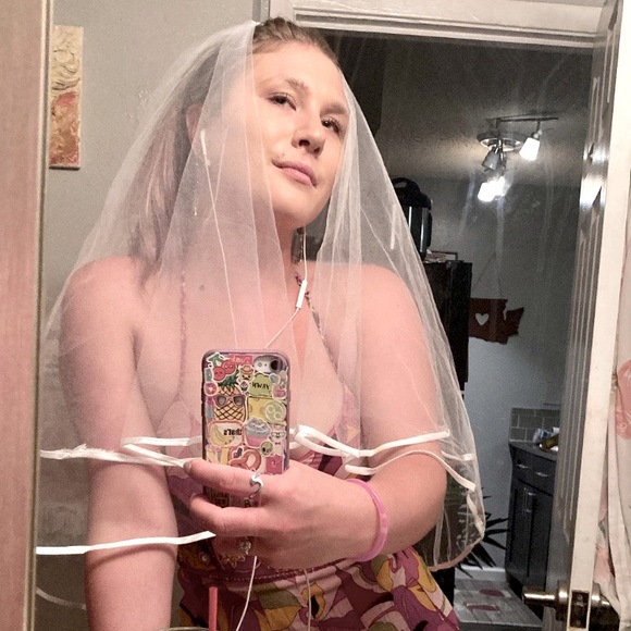 Howdy I’m Kate 🌸 - Picture 6 of 8